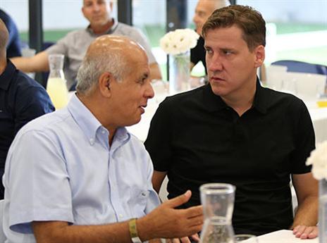 קרלסן. גיבש רשימה של קשרים אחוריים וחלוצים זרים (אלן שיבר)