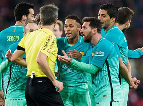 הרבה עצבים אצל ברצלונה (getty)