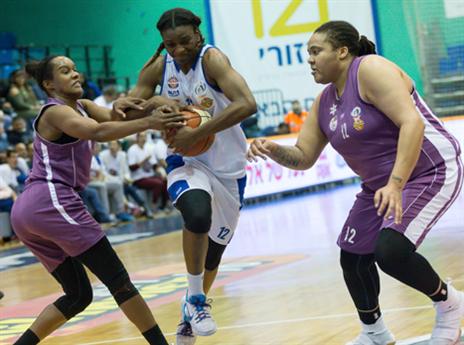 גם 37 של המפטון לא עזרו להרצליה (מנהלת הליגה לנשים)