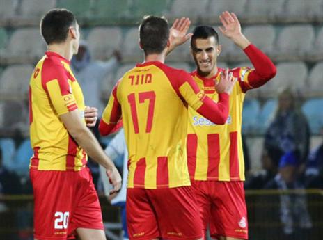 זה היה ארוך ומייגע, אבל נגמר טוב. שחקני אשדוד חוגגים (לירון מולדבן)