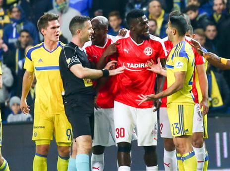 אוגו מתווכח. ב"ש הייתה עצבנית (דני מרון)