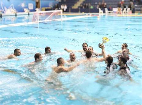 רחוקים שני גביעים מהשיא. שחקני קרית טבעון חוגגים (איליה יפימוביץ')