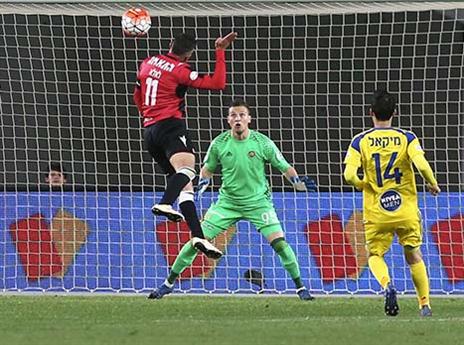 קפילוטו. " יש לנו מספיק שחקנים שיודעים לכבוש" (אלן שיבר)