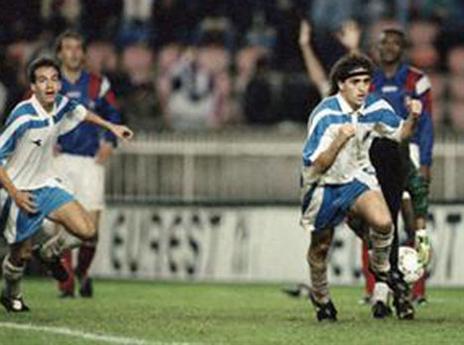 רגע השיא של איינשטיין ז"ל. השער של עטר בפאריז (getty)