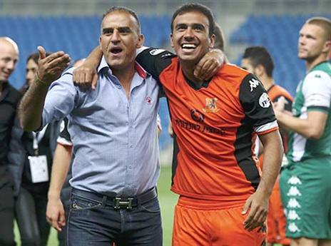 סמי עופר מחכה (אלן שיבר)