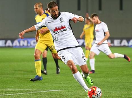 דווקא בפ"ת שמחת החיים חזרה לגבאי (צילום: אלן שיבר)