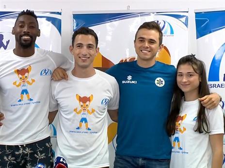 האתלטים מחממים מנועים