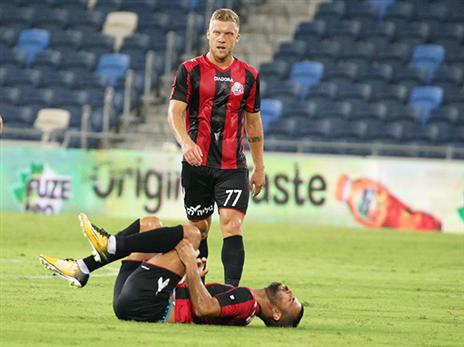 רוסלן ברסקי מתרגל למדים האדומים (צילום: יוסי שקל)