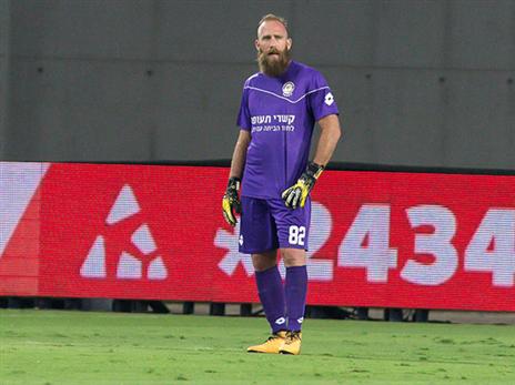 עמוס. יצא לטיול מחוץ לרחבה (עודד קרני)