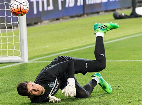 גלזר. "לספוג כמה שפחות" (עודד קרני)