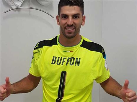 "חיכיתי להזדמנות". הרוש והחולצה של בופון (getty)