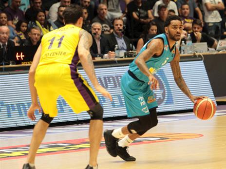 חולון לא עמדה בקצב של רוסאריו (צילום: מנהלת הליגה)