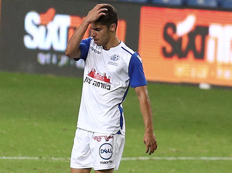 סולומון תופס את הראש. פ"ת חזרה להפסיד (צילום: אלן שיבר)