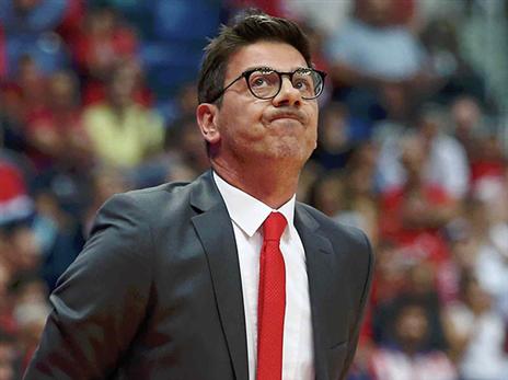 קדנציה קצרה ומאכזבת. קציקאריס (אלן שיבר)