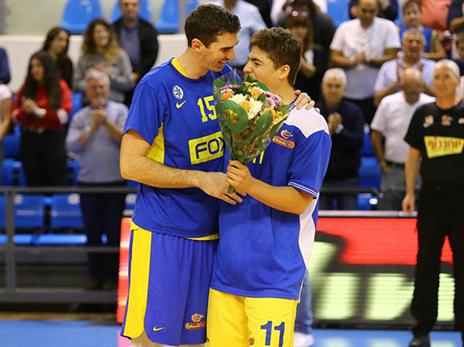 כהן זכה לטקס מהאקסית והצטיין מולה (צילום: מנהלת הליגה)