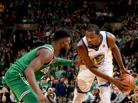 דוראנט היה נקודת האור בווריירס מבחינה התקפית, אבל למרות הפער זה לא הספיק (getty)