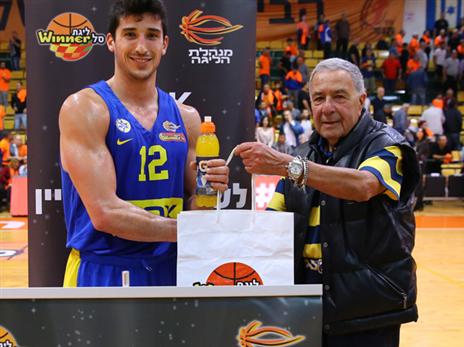 דיברתולומאו ופרס המצטיין (getty)