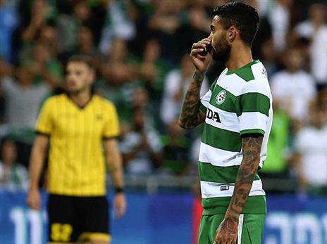 קלאוס. "לוזון מנסה לגרום לו להאמין בעצמו" (אלן שיבר)