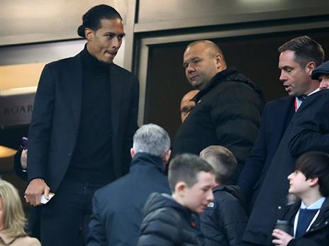 ואן דייק לא מרוצה ממה שהוא רואה (getty)