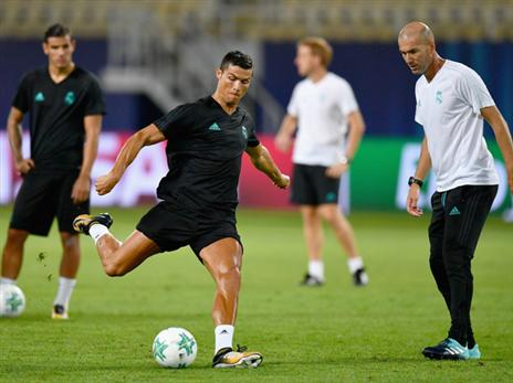 זידאן עם רונאלדו. "כולם אוהבים אותו" (getty)