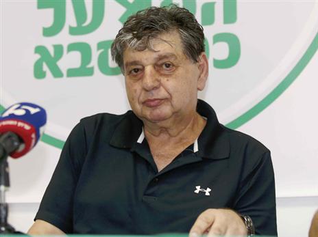 "מאמן צעיר חייב להסכים לקבל הוראות". שום (אלן שיבר)