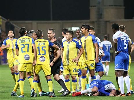 "איפה השופטים היו בשער של ריקן?" (צילום: יוסי שקל)