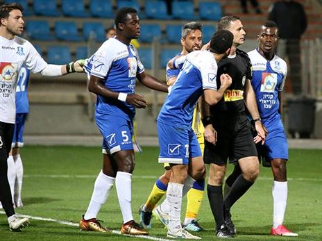 אדלר בעכו. "מי שיהיה מניה בטוחה, ישפוט" (צילום: יוסי שקל)