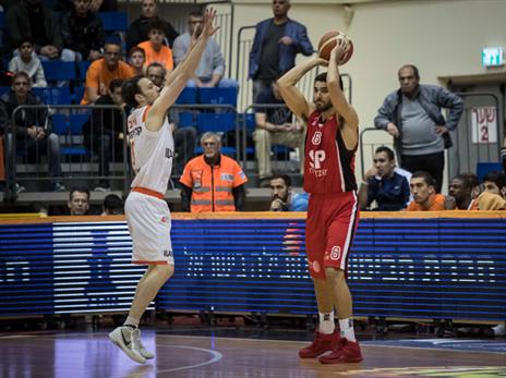 מנקו מול בן שימול. משחק צמוד בבית מכבי (מנהלת)