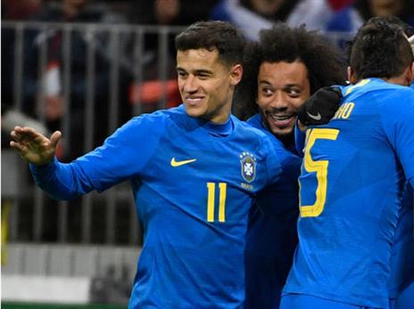 קוטיניו וברזיל חוגגים ניצחון קליל (GETTY)