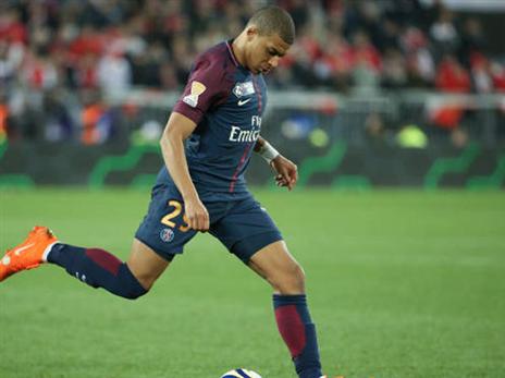 בדרך לאליפות שנייה ברציפות. אמבפה (getty)