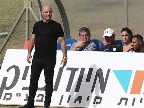 שום משקיף על שחקניו (אלן שיבר)