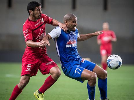 אורי מגבו. עובר צפונה (צילום: עודד קרני)