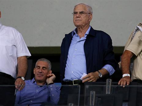 יעקב שחר, סבל מהפסדים רבים בכל המשתמע מכך (יוסי שקל)