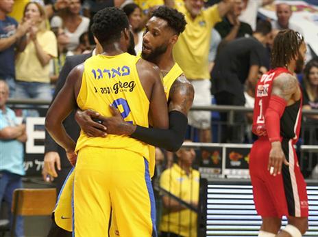 חגיגה במכבי ת"א (אלן שיבר)