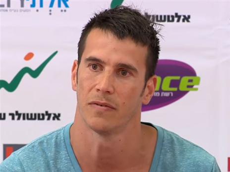 סמולר. תלה את הנעליים