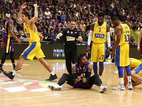 רייס עלה מהספסל, ולא הצליח להושיע (אלן שיבר)