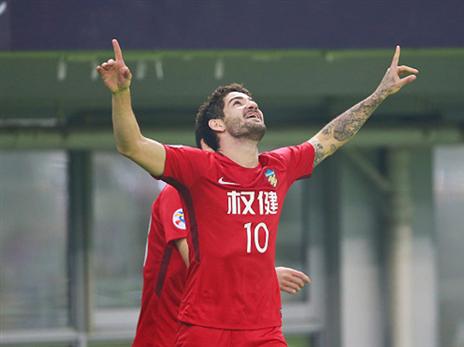 פאטו חוגג. השחקן הנוצץ ביותר אצל טיאנג'ין (getty)