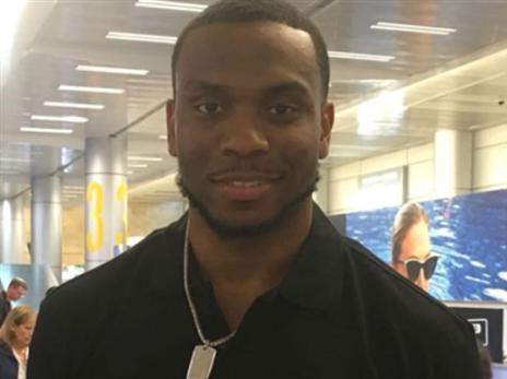 ג'ונס לאחר הנחיתה בישראל