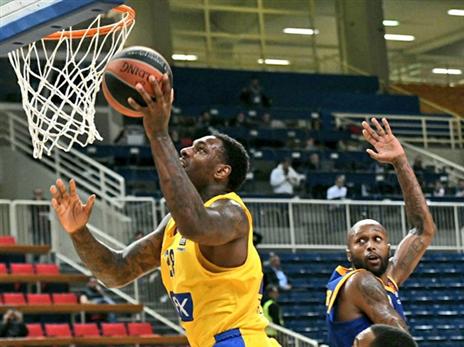 שואוטיים בהיכל. בלאק (האתר הרשמי של מכבי ת"א)