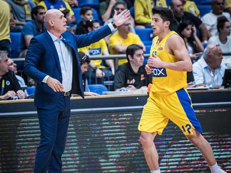 ספאחיה החמיא לשחקנים שלו (צילום: עודד קרני)