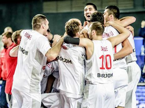 שחקני גאורגיה בטירוף אחרי המשחק המותח (FIBA)