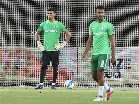 השחקן הכי טוב בחיפה נמצא על הספסל. עוואד (יוסי שקל)