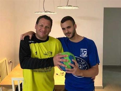 חן (מימין) וטולי לבגוט. השוער פוגש את האקסית ואת בנו (צילום באדיבות המשפחה)