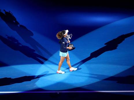 הזוכה המאושרת. אוסקה (getty)