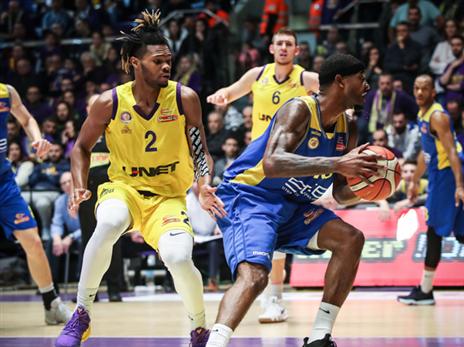 בדרך לכסף הגדול. מילבורן (מנהלת הליגה)