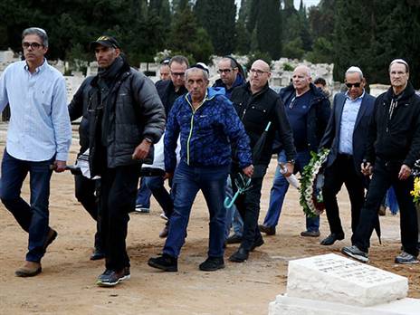 דרכו האחרונה של סמל צהוב (אלן שיבר)