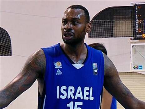 פישר במדי הנבחרת. הפורוורד כבר בן 37