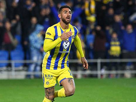 מיכה: "נעזור לעטר לסיים כמלך השערים" (אלן שיבר)