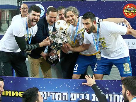 מוליכת הליגה שולטת גם בגביע (אלן שיבר)