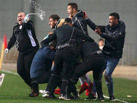 המים נשפכו גם בחדר ההלבשה (אלן שיבר)